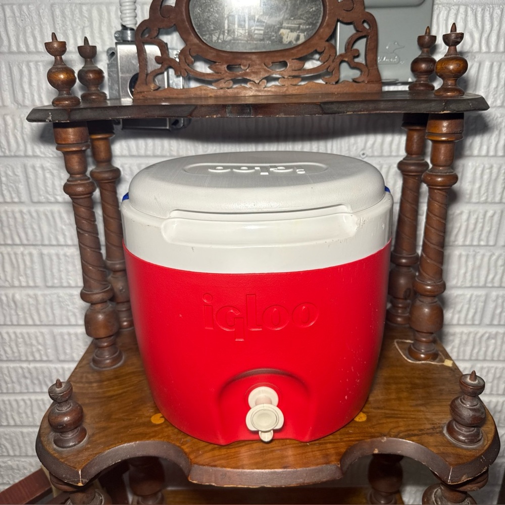 Igloo Classic Red and White Beverage Dispenser